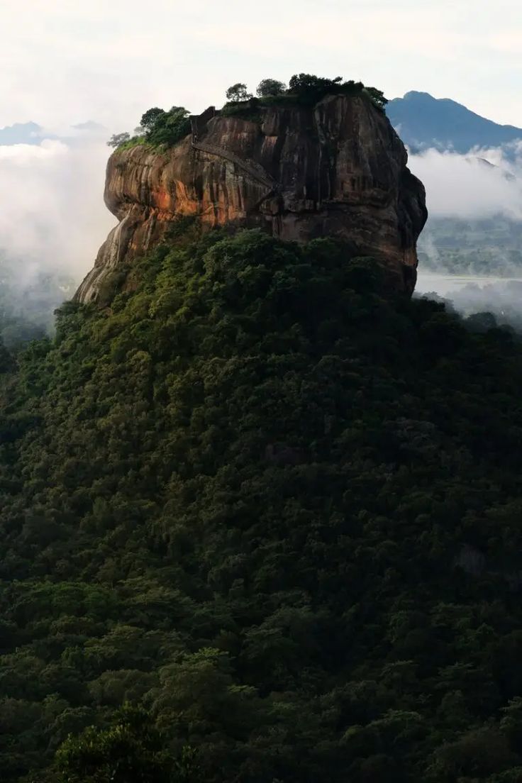 Pidurangala Rock Hike – Discovering Sigiriya’s…